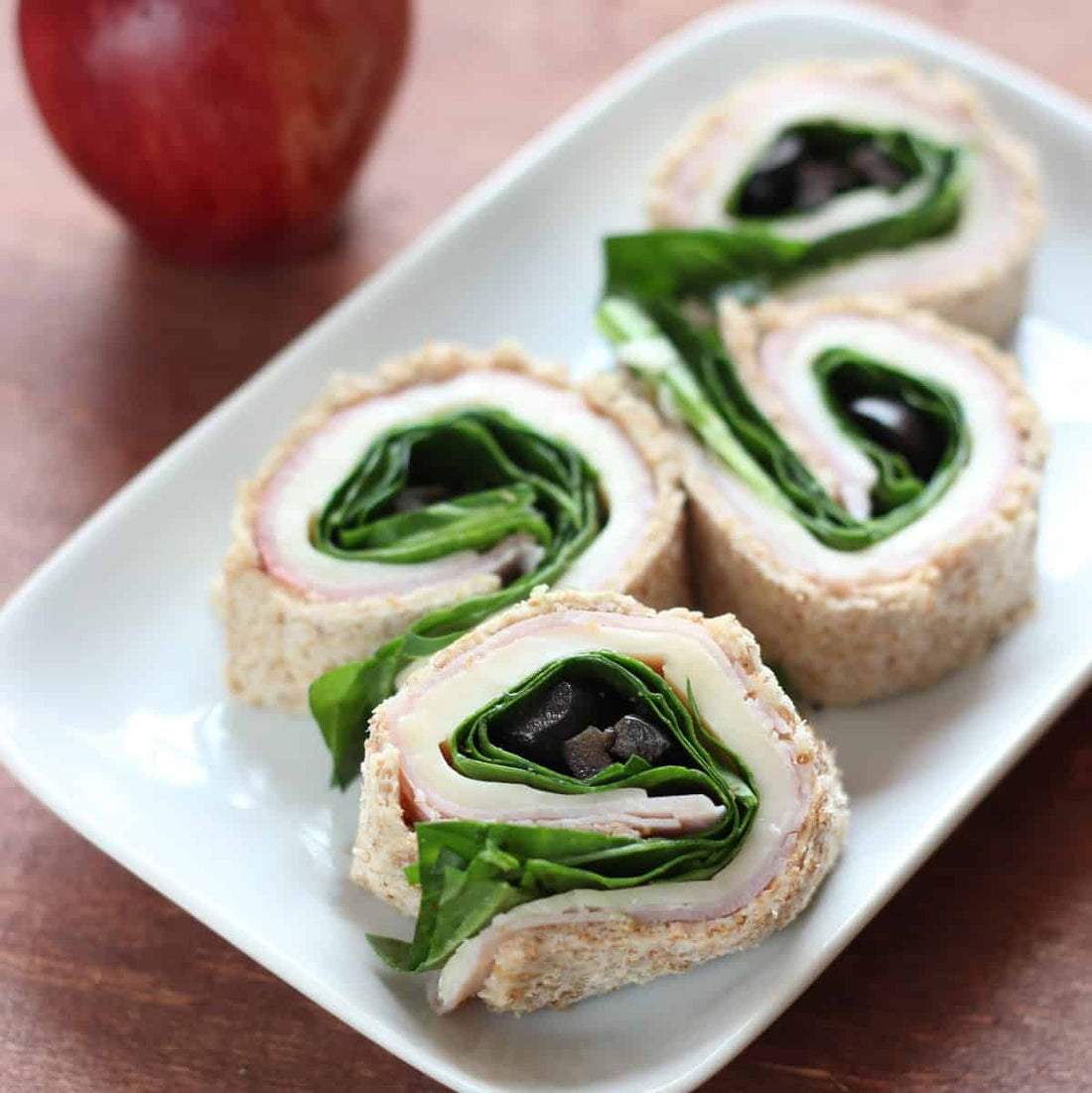 Rollitos de sandwich de jamón, espinacas y queso